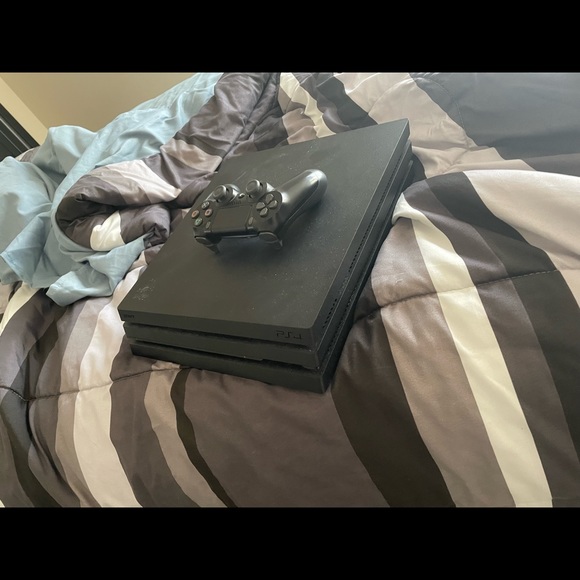 PlayStation 4 prob - Picture 2 of 3